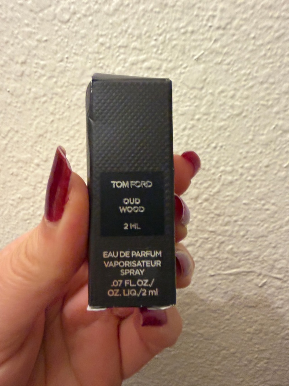 Tom Ford Oud Wood Travel Sample - Black with Burgundy Accent sample